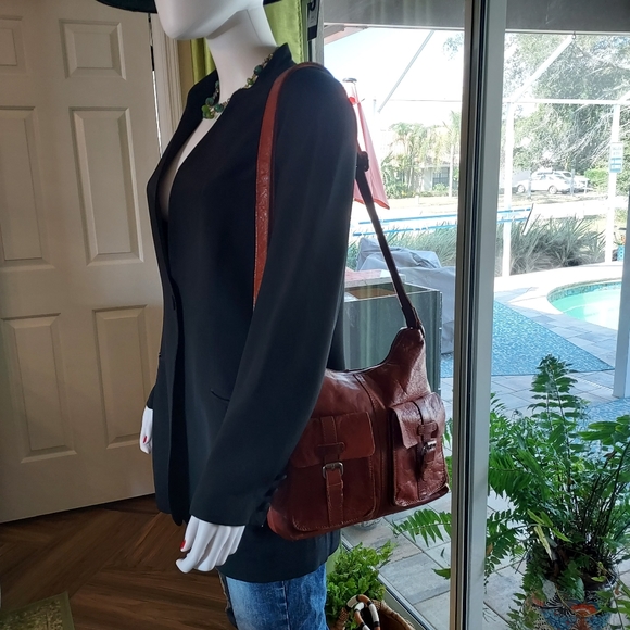 Spikes & Sparrow Whiskey Leather Crossbody Bag :Zip Closure: Snap Pocket Storage - Picture 12 of 16